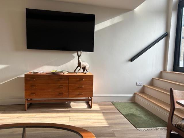 The Curious Apartment, Cheltenham Buitenkant foto