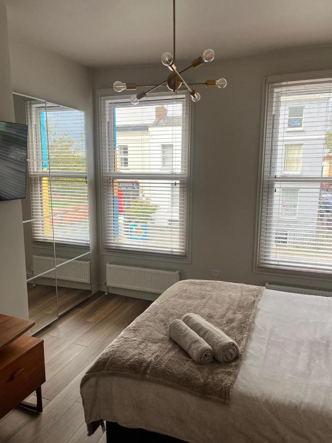 The Curious Apartment, Cheltenham Buitenkant foto